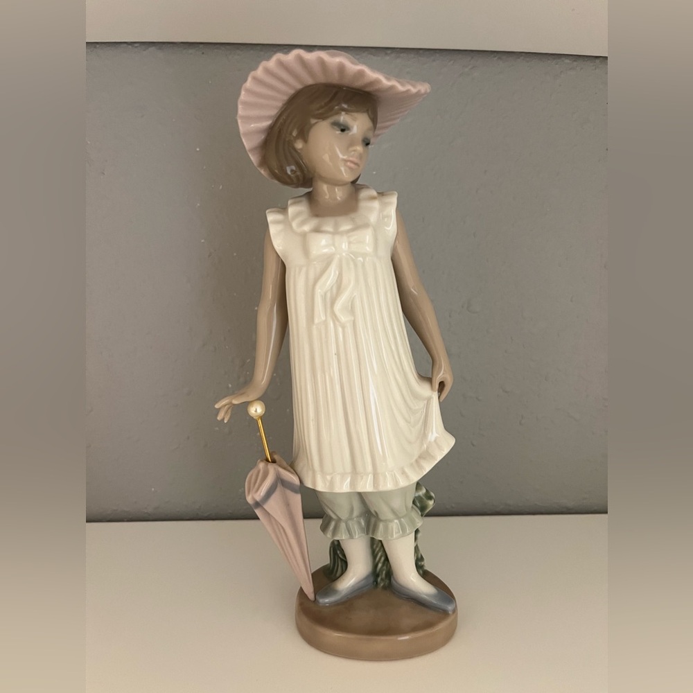 Llardo #1126 Figurine